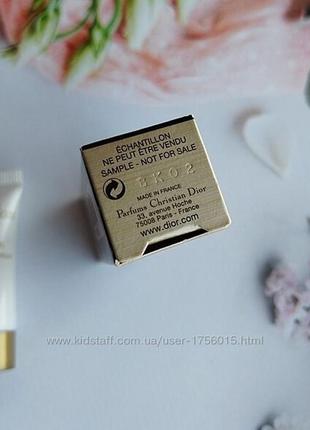 Регенерирующий крем для лица
dior prestige la creme exceptional regenerating texture essentielle2 фото