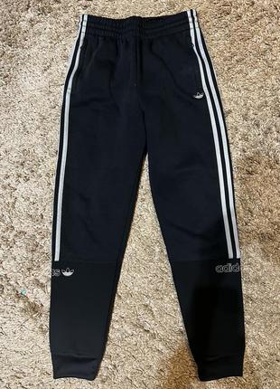 Штани adidas