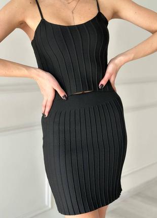 Трендовый черный костюм комплект из мягкого трикотажа: топ и юбка-мини9 фото