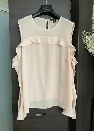 Пудровая блузка  с открытыми плечами uk20