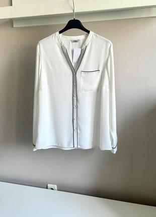 Лаконічна біла шифонова блуза з чорним оздобленням