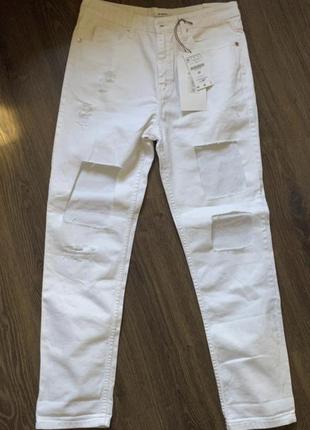 Джинсы мом белые