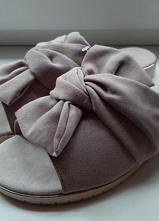 Стильні шльопанці мерехтливої кольору graceland.