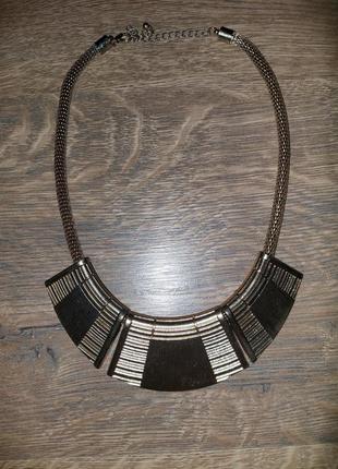 Ожерелье, колье с метала