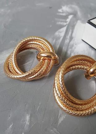 Великі фактурні зміїні золотисті сережки кільця кола тренд 20196 фото