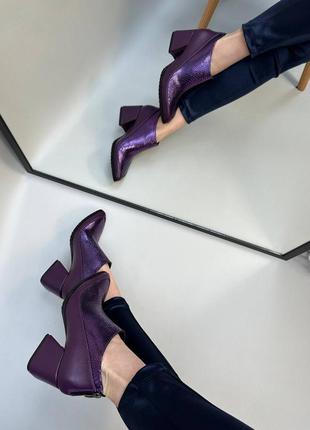 Фиолетовые кожаные ботильоны ботинки на каблуке полномерные8 фото