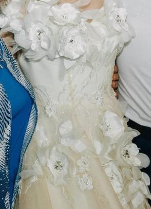 Свадебное платье с открытой спинкой4 фото