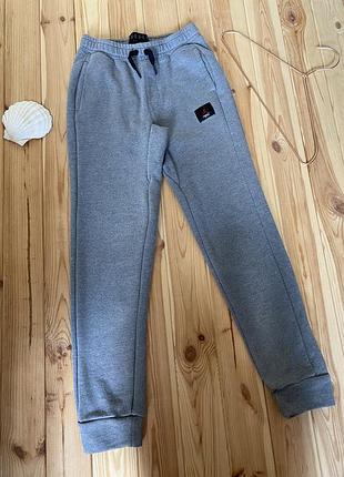 Спортивные штаны roshe nike air jordan из новых коллекций tech pack fleece modern