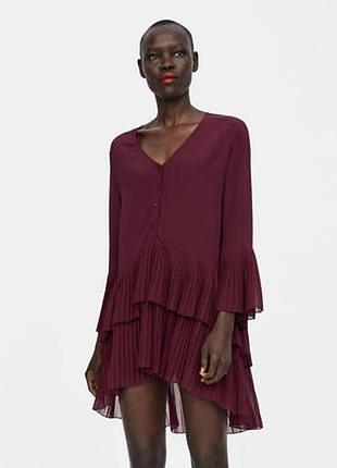 Стильное платье плиссе zara
