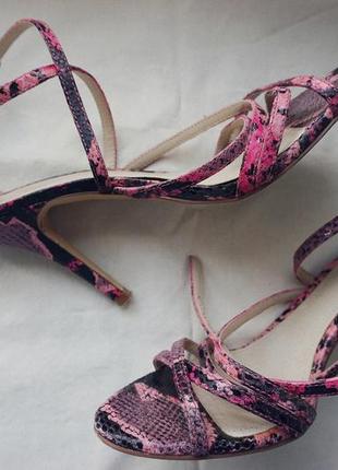 Босоніжки в естетиці jacquemus на літо