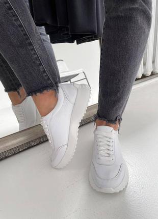 Білі шкіряні блискучі кросівки, всередині текстильна стелька5 фото