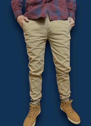Джинси levi’s.
