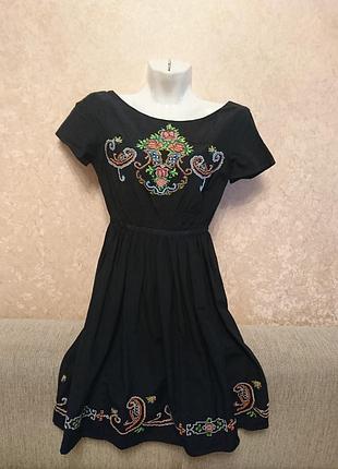 Стильное платье вышиванка