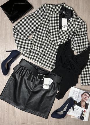 Гарний жакет в клітинку  від zara, має підклад та іде з плечиками