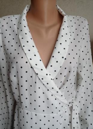 Легкая фирменная блуза с баской в горох.3 фото