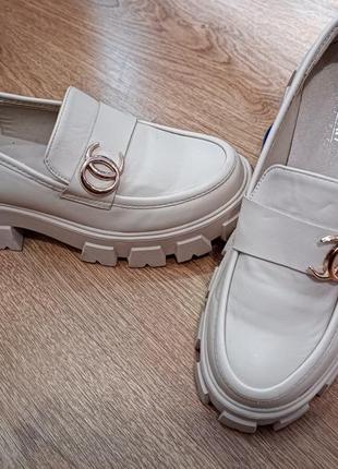 Продам лоферы женские