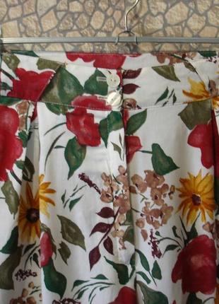 Укороченные широкие брюки в цветы  (35 % лен )2 фото