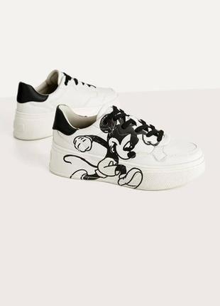 Кроссовки с мики маусом by bershka.
