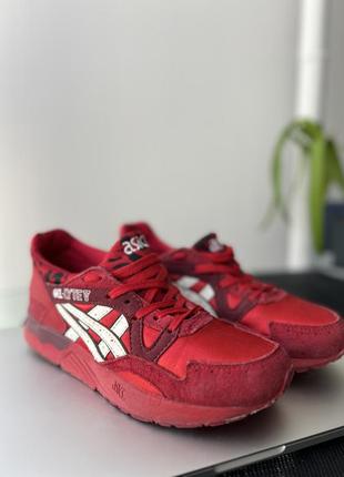 Оригінальні кросівки asics