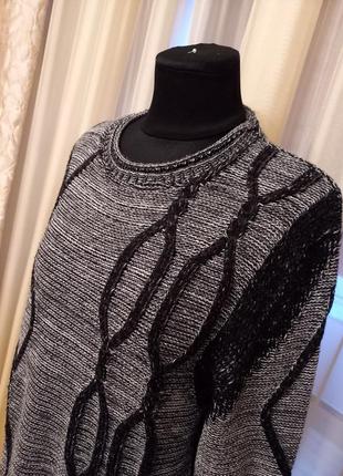 Стильный шерстяной итальянский свитер