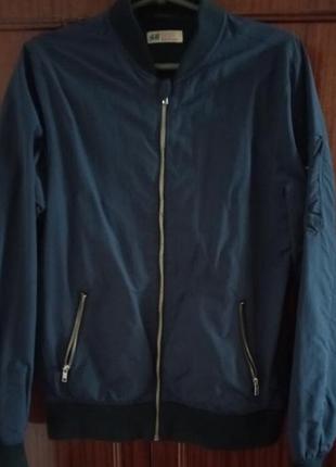 Весенняя куртка бомбер