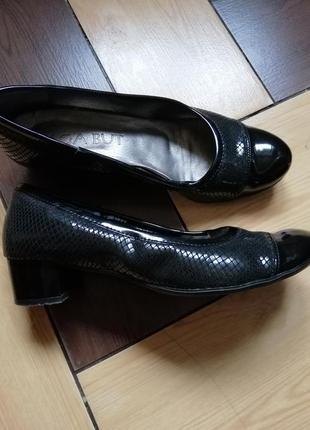 Модні туфлі