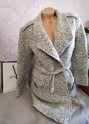 Пальто коротке.стильне та модне.італійский вироб.70%шерсть лами.