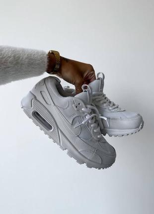 Жіночі білі шкіряні кросівки nike air max 90 futura triple. колір білий.