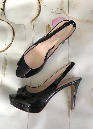 Босоніжки  ellie tahari