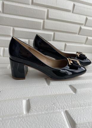 Туфлі long salvatore ferragamo лакові