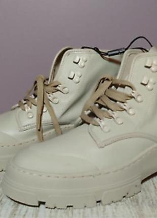 Чоботи зі шкіри zara.