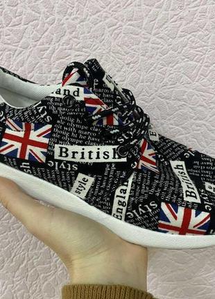 Жіночі кросівки. чорні