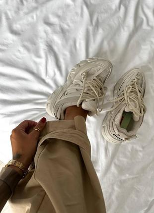 Женские бежевые массивные кроссовки в стиле баленсиага track весна осень демисезон sneakers beige скидка8 фото