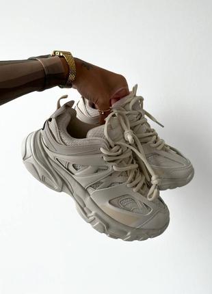 Женские бежевые массивные кроссовки в стиле баленсиага track весна осень демисезон sneakers beige скидка10 фото