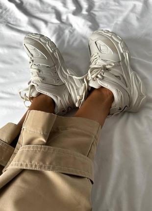 Женские бежевые массивные кроссовки в стиле баленсиага track весна осень демисезон sneakers beige скидка4 фото
