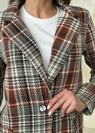 Серо-коричневый клетчатый жакет пиджак из твида деми2 фото