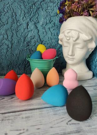 Спонж бьюті-блендер.