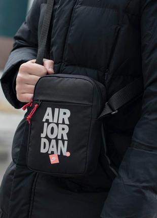 Молодежная городская сумка nike air jordan через плечо черная тканевая мессенджер4 фото
