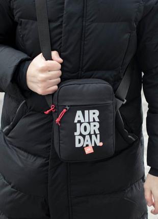 Молодежная городская сумка nike air jordan через плечо черная тканевая мессенджер1 фото