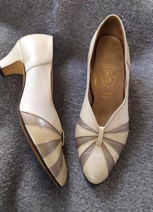 Вінтажні туфлі