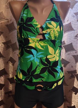 Классный купальник шорты.