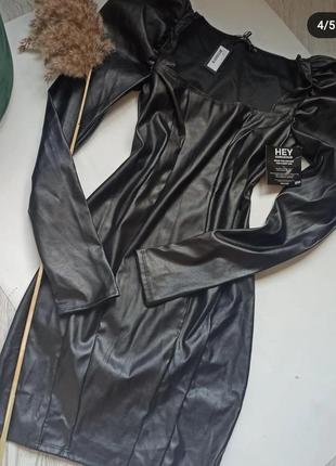 Cукня з еко шкіри дуже ефектна