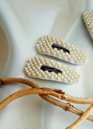 Вишита заколка з камінням