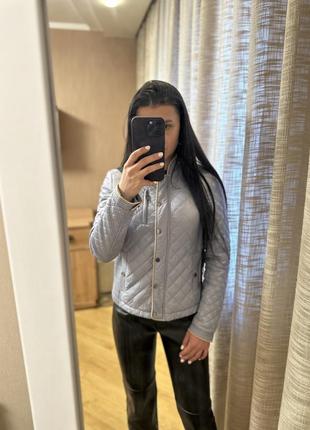 Осіння стьогана куртка