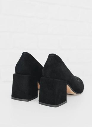 Туфлі жіночі класичні чорні woman's heel на квадратному каблуці6 фото