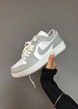Кроссовки nike air jordan 1 low белые с серым