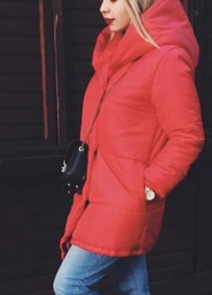 Зимняя куртка красного цвета с капюшоном2 фото