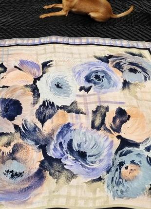 Шелковый платок  с цветочным абстрактным рисунком.6 фото