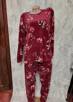 Велюровий домашній костюм.