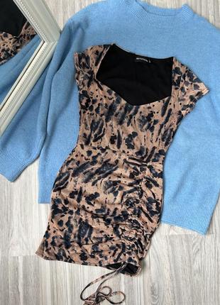 Сукня з затяжкою